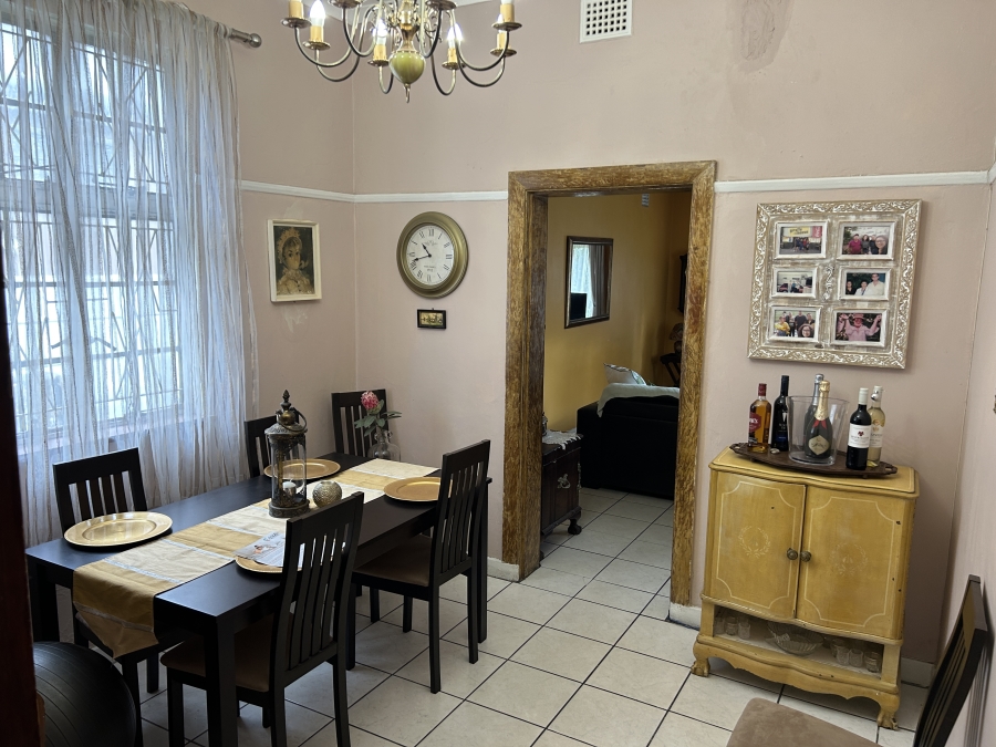 4 Bedroom Property for Sale in Maitland Western Cape